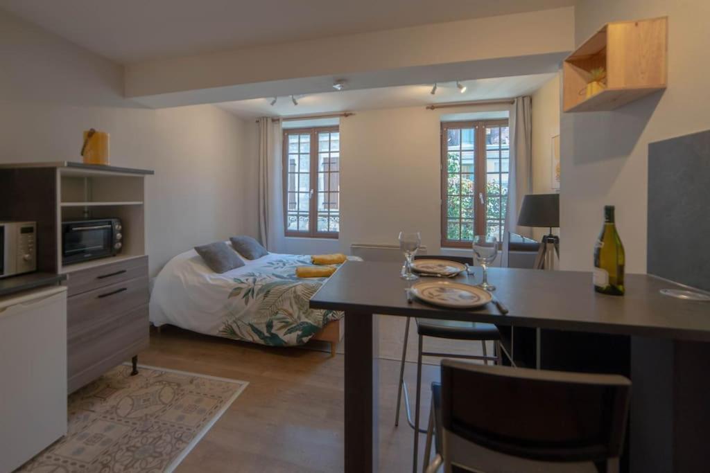Le Beau Chardonnay, Au Coeur De Chablis Apartment Exterior photo